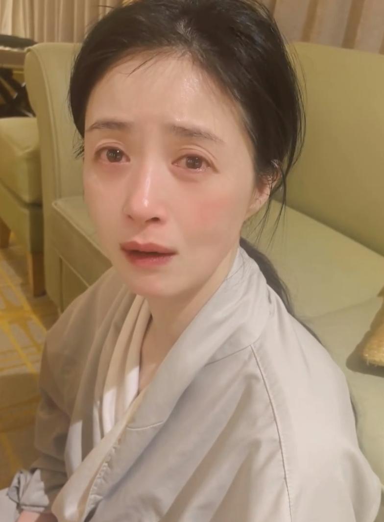 蒋欣不是胖，是骨架大。
孙俪不是瘦，是会吃会练。
别拿体重秤当尺子，量不出一个人