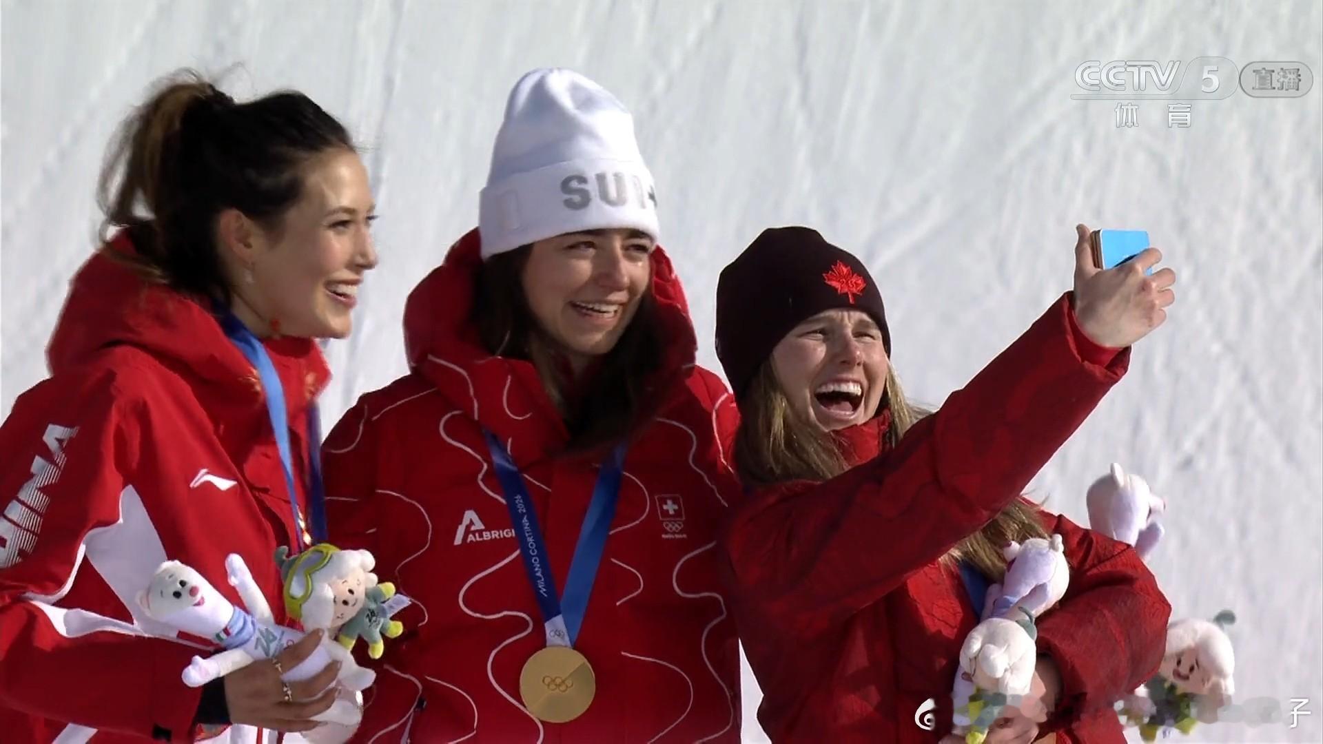 谷爱凌决赛谷爱凌冬奥银牌 2026年米兰冬奥会自由式滑雪女子坡面障碍技巧颁奖仪式