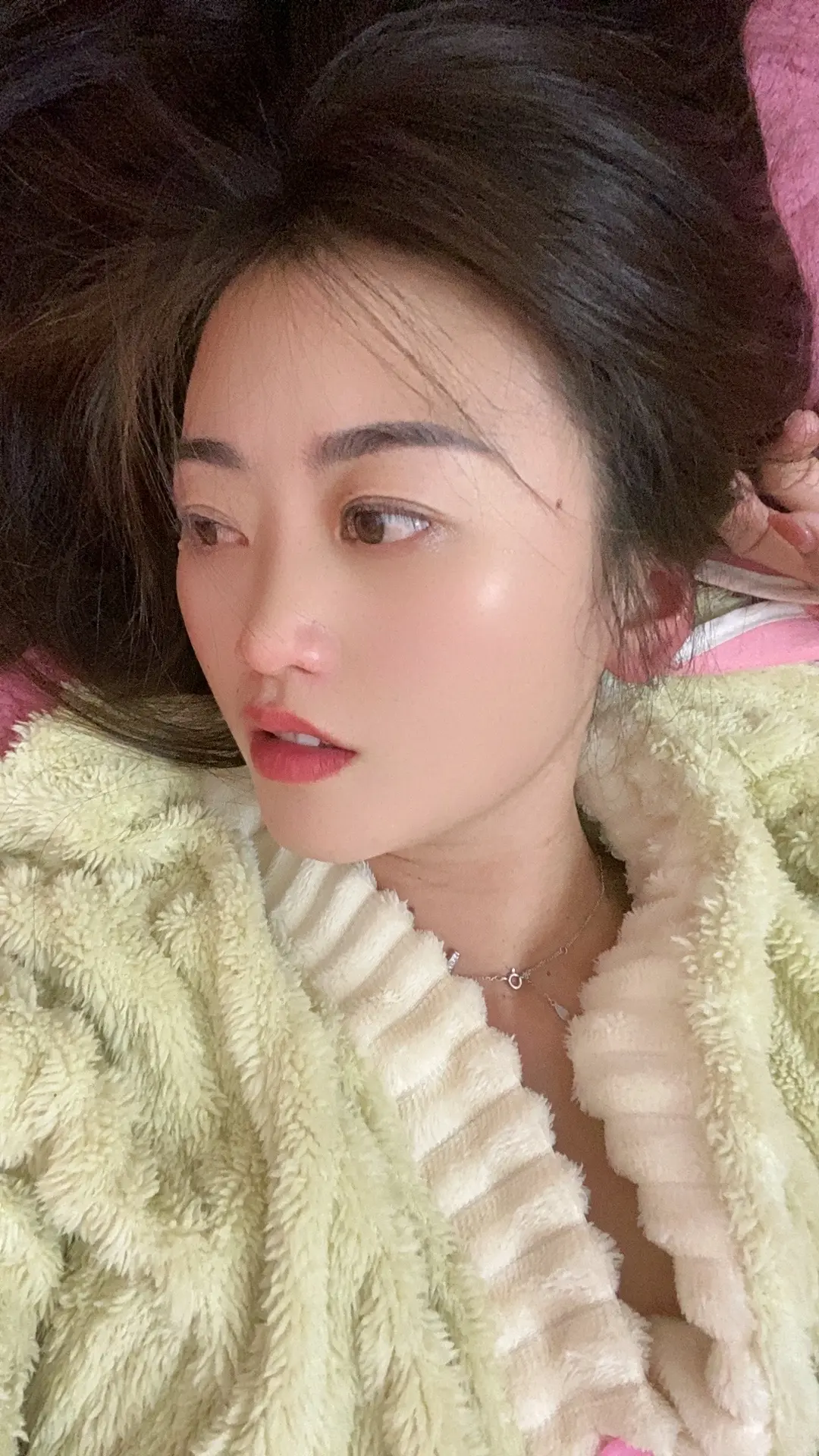 没啥想说的 就是心里闷闷的               将所有情绪都深埋于心"