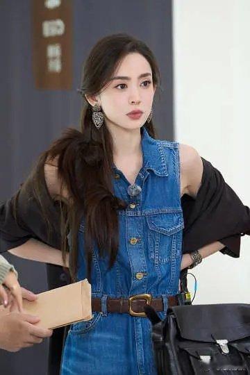 这是郑合惠子啊？一眼以为是娜扎或孟子义呢 ​​​