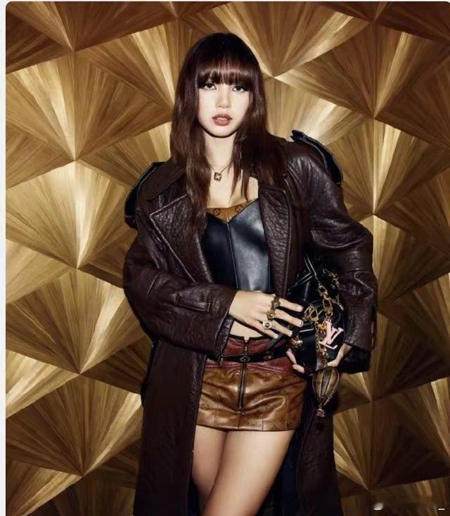 喜欢Lisa的时尚感吗？ ​​​