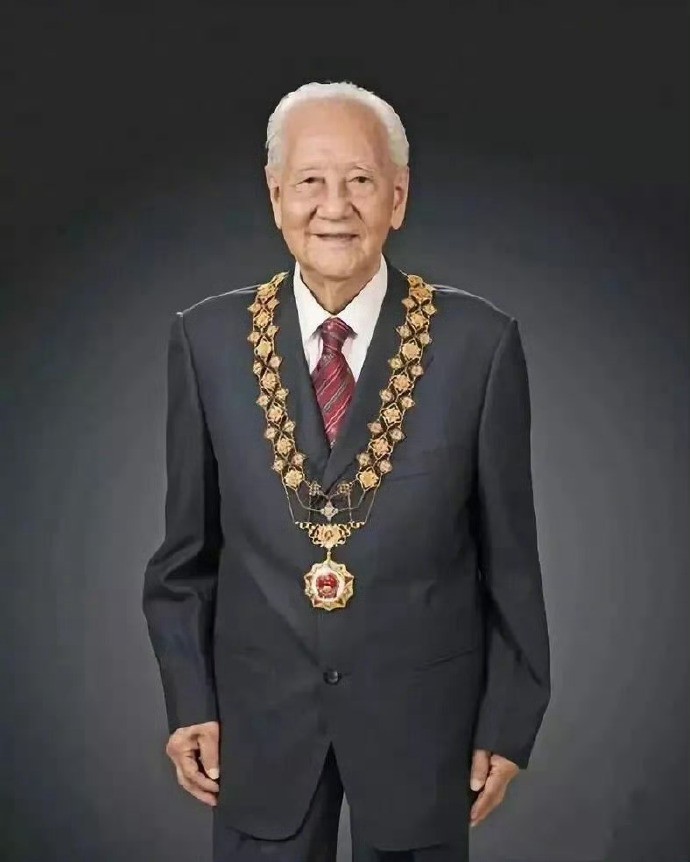 黄旭华,中国核澘艇之父,共和国勋章获得者 抱着真正中国制造的志向，才能默默无名3