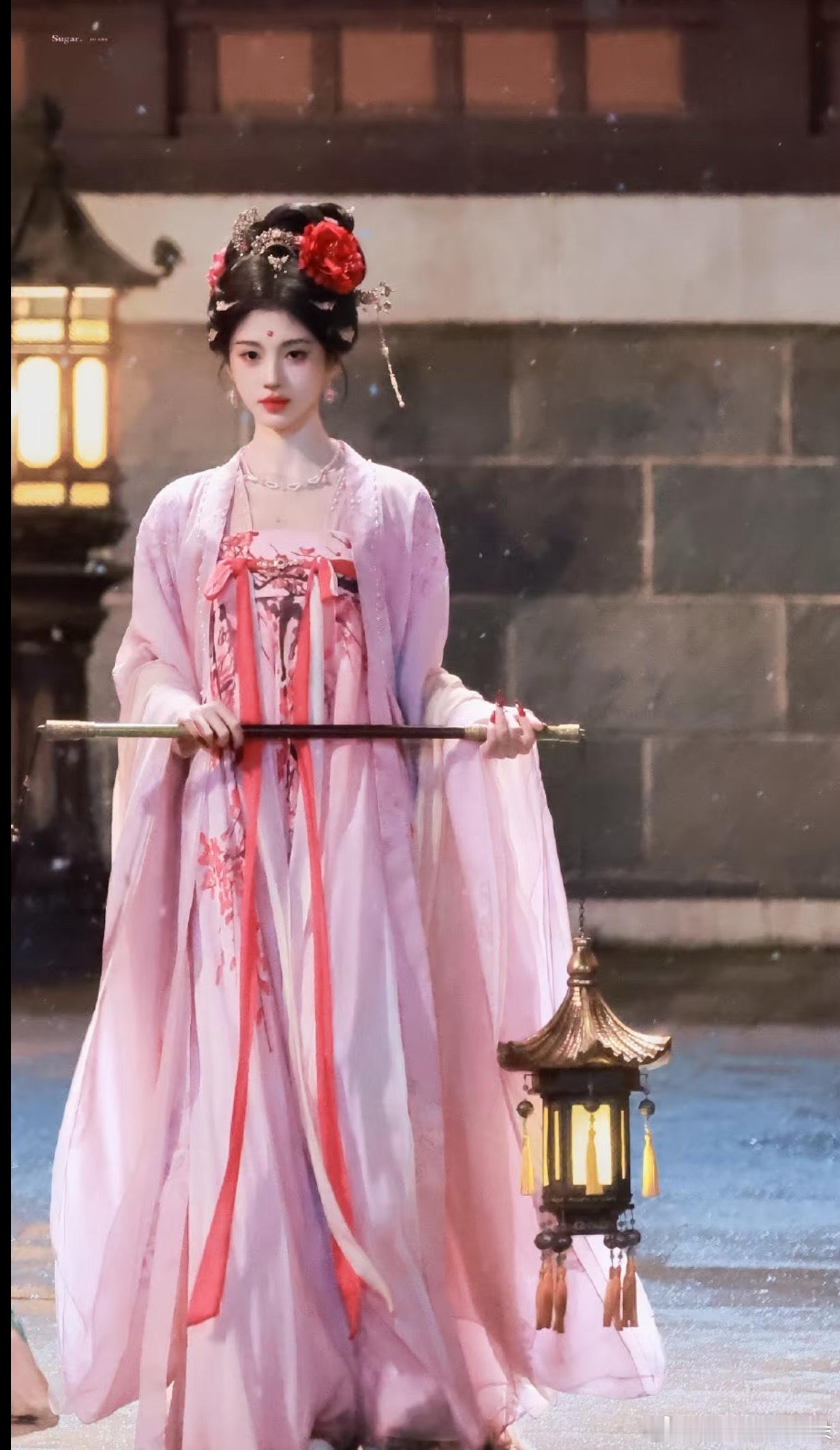 攻玉女主造型灵感来源是鞠婧祎这套吧 