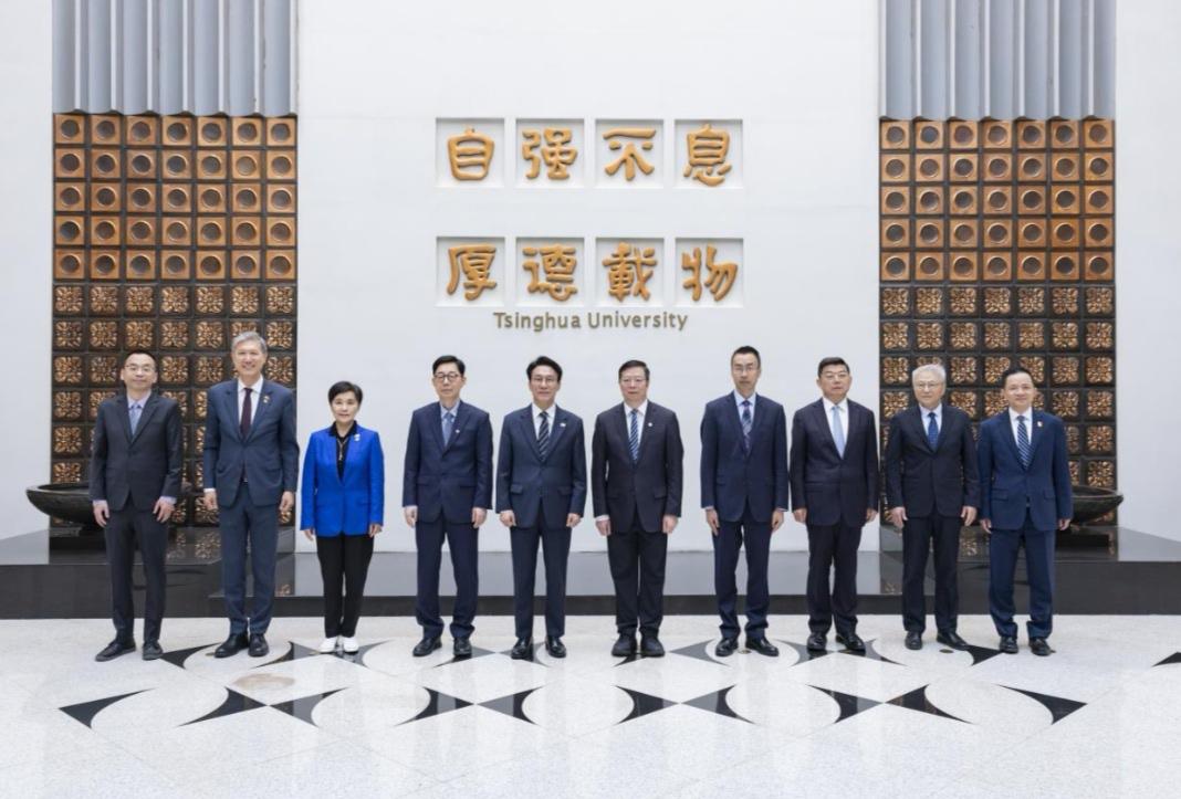 韩国总理时隔近20年重返清华！曾“打飞的”上课，骑自行车穿梭校园

校园里的自行