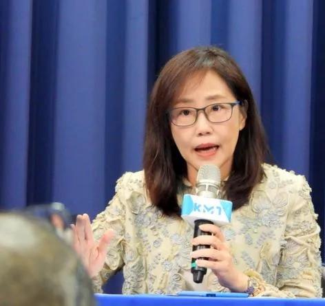尹乃菁有点搬起石头砸自己的脚了，赖清德窜访斯威士兰后，国民党文传会第一时间站出来