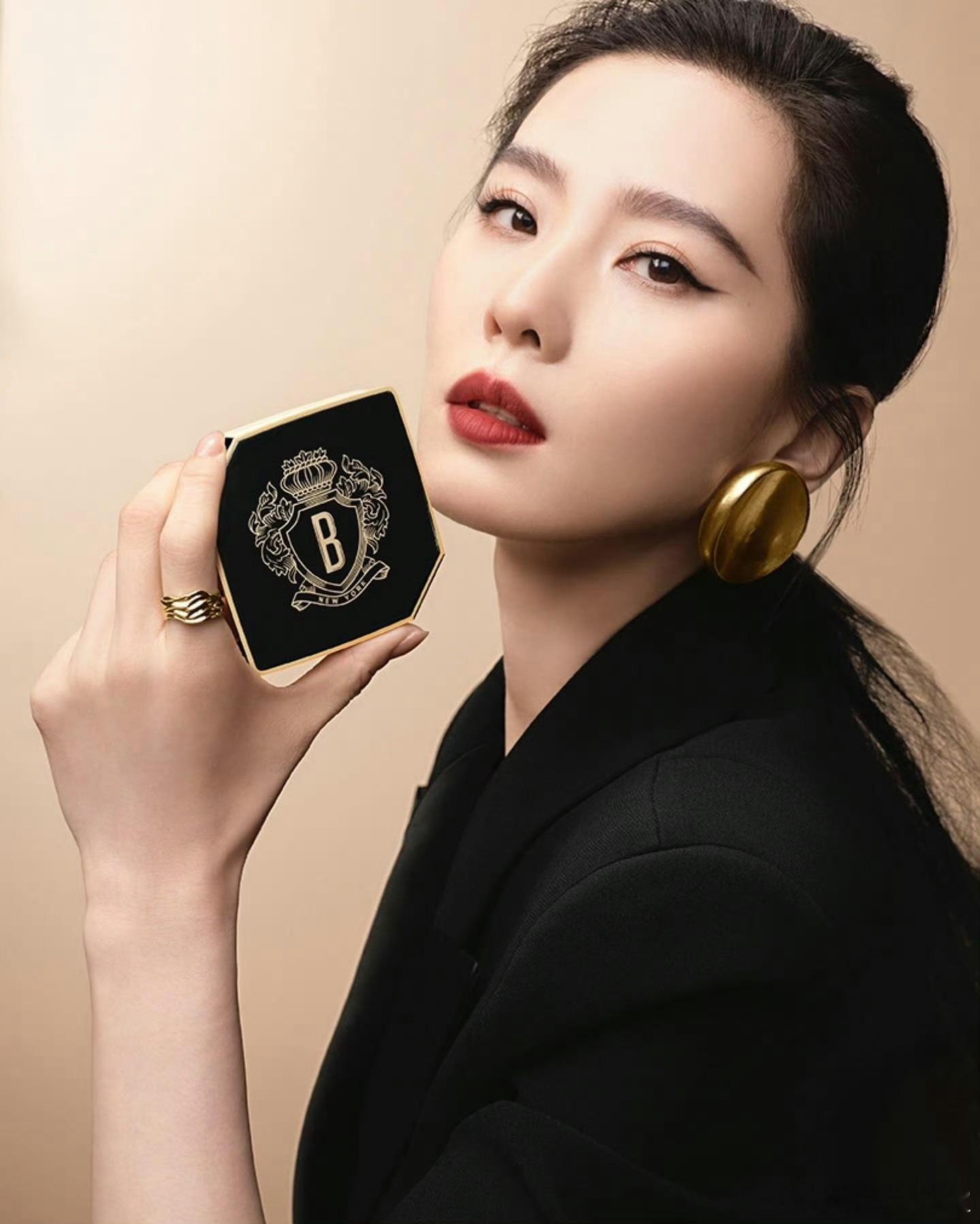 芭比波朗 真的应该给刘诗诗报工伤，三次物料一次比一次癫！ ​​​