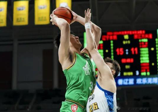 连续两场比赛得分上双！张陈治锋出战21分钟，7中4得到10分9板3助攻。你身后的