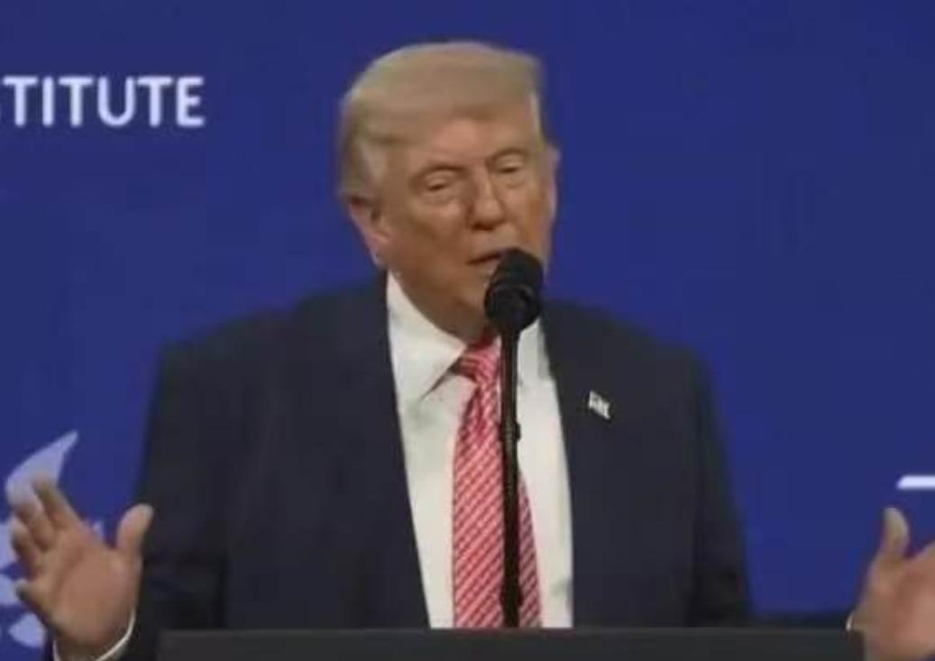 特朗普曾警告全世界：你们可以不喜欢中国，甚至你们也可以不尊重中国，但是你们不得不