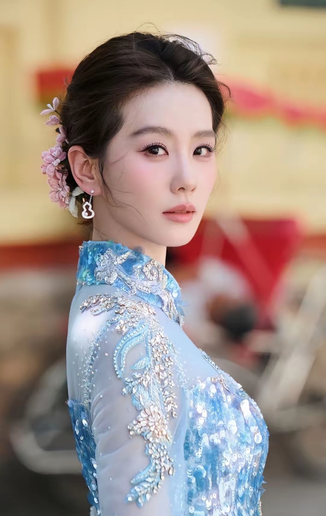 刘诗诗一袭旗袍亮相，撕开内娱假优雅的面具，这才是东方美人该有的样子 