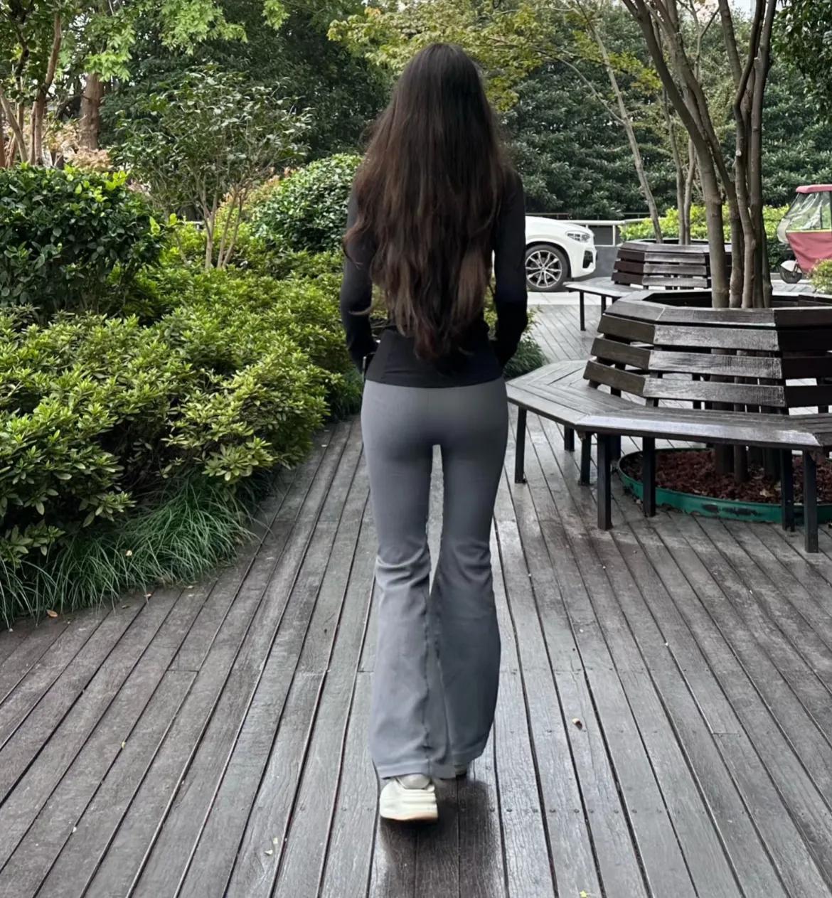 男朋友说我今天穿的像个女特工？？？？

入手最称心如意的一款微喇长裤，简直想将它