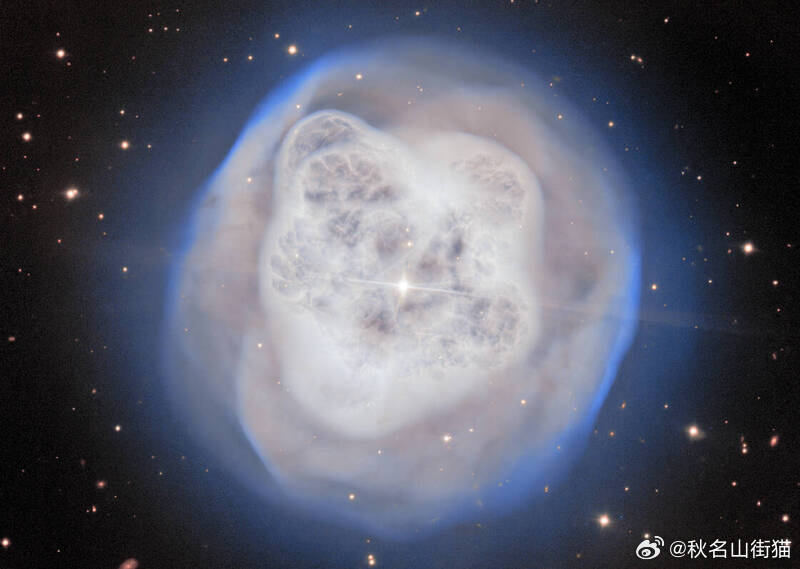 惊艳！临终恒星散发幽微光辉 “水晶球星云”新照梦幻亮相海外新鲜事 一颗接近生命终
