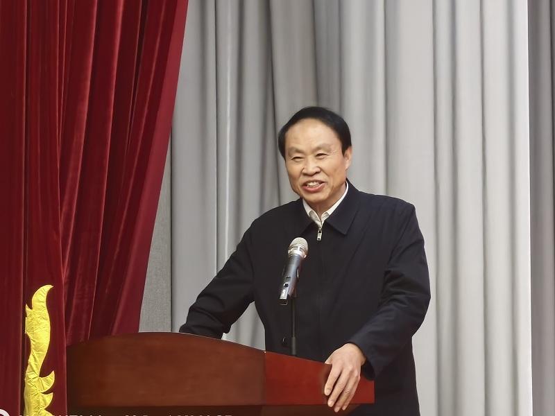 从豫南农家少年到茅奖大家，周大新以笔墨守望乡土与人心
 
周大新于1952年2月