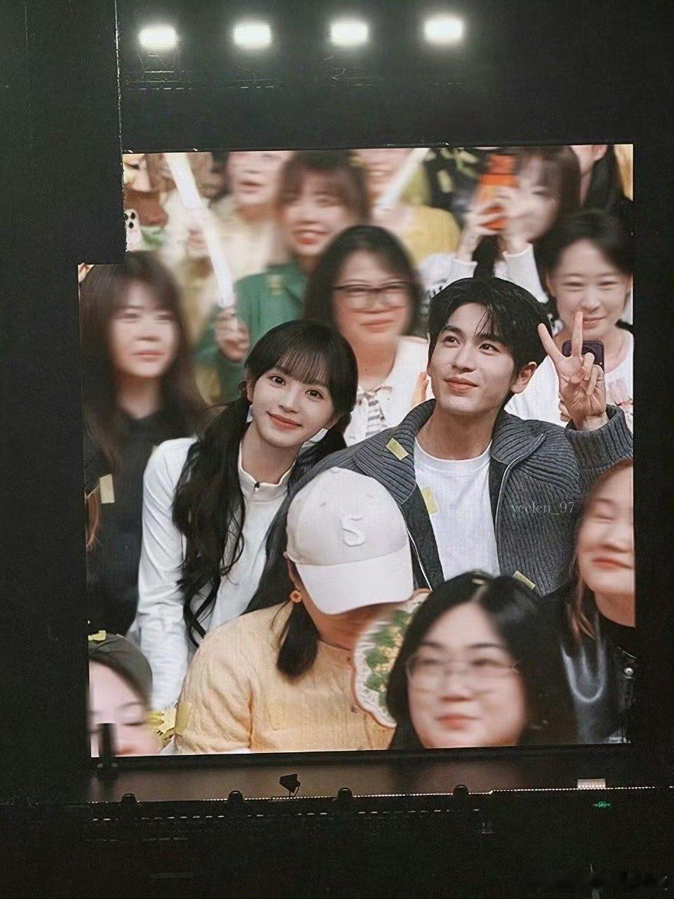 张凌赫田曦薇真的好赏心悦目的一对啊！古装合照现代合照也好配