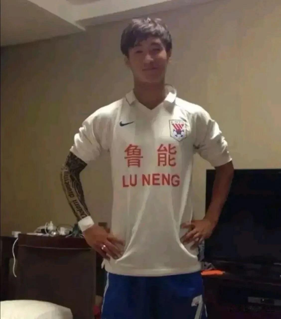 想回泰山，先改了你的脾气！韦世豪已经彻底堵死回家的路了。
  亚冠比赛中，韦世豪