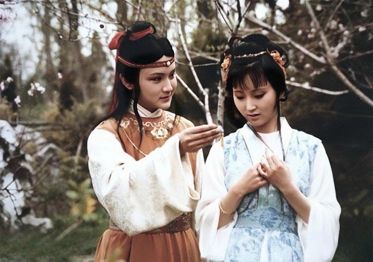 林黛玉论人，一说一个准。
说迎春“虎狼屯于阶陛尚谈因果”，太到位了。
说刘姥姥是