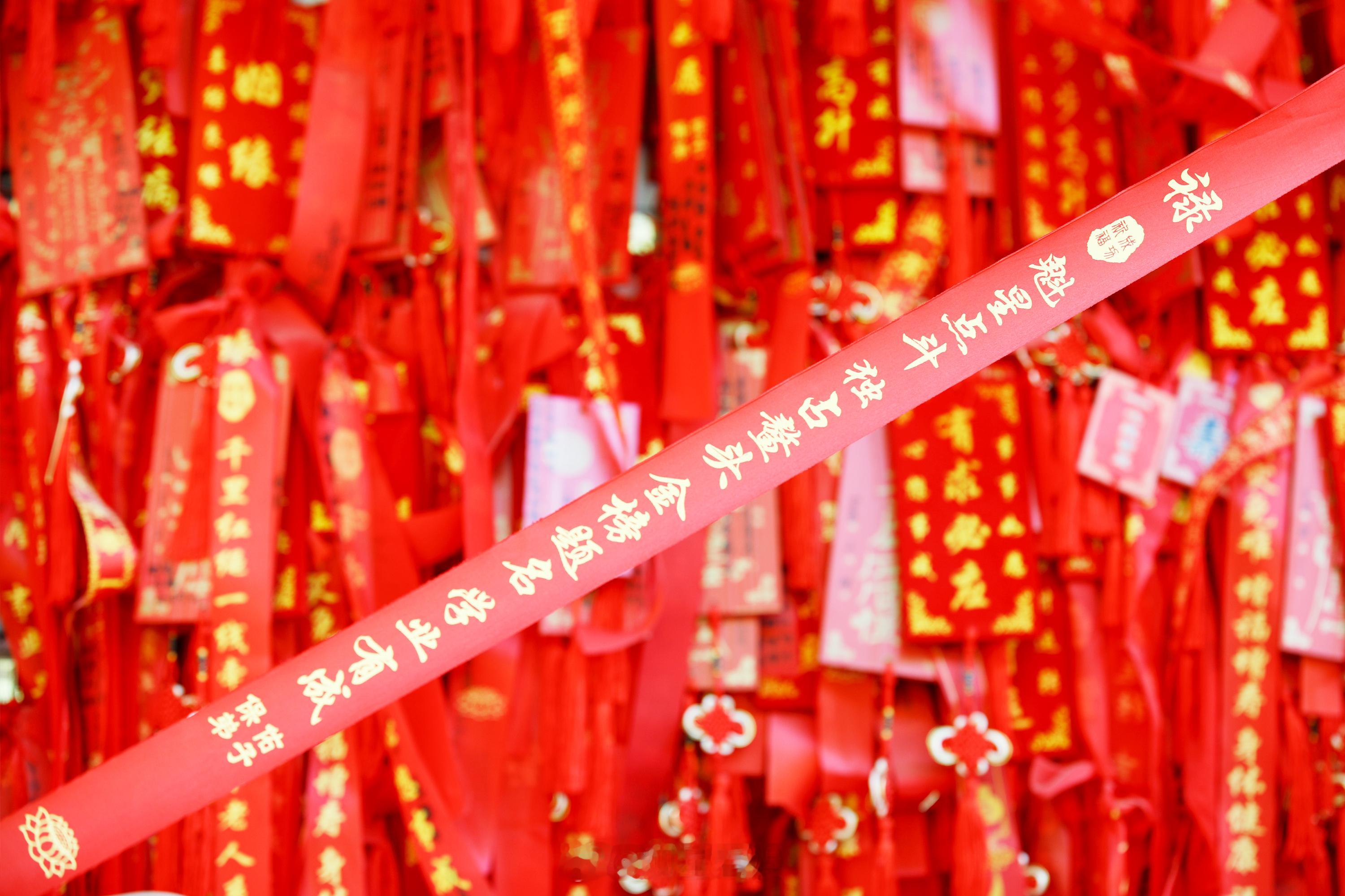 在辽宁铁刹山许你一个未来专为年轻人打造的暑期治愈旅途，就在辽宁铁刹山。毕业旅行、