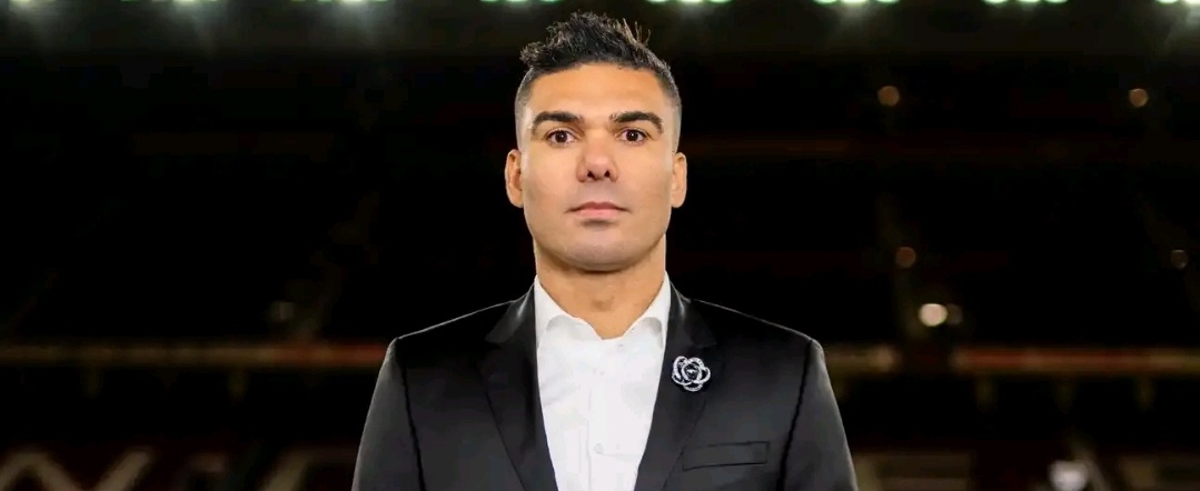 曼联官宣卡塞米罗今夏离队也就跟着腾拿了两冠军 