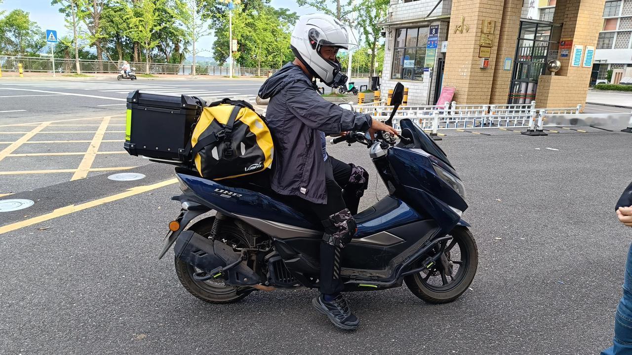 我认为的大踏板摩托车，至少应该是150排量以上的。比如250踏板摩托车，或者说2