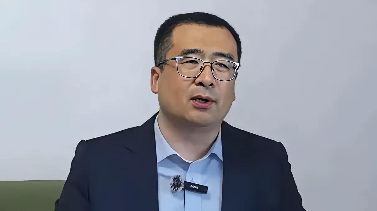 马继华替头哥发声，尽显一片呵护头哥深情！
看到国乒大部队已经顺利抵达蒙彼利埃，又