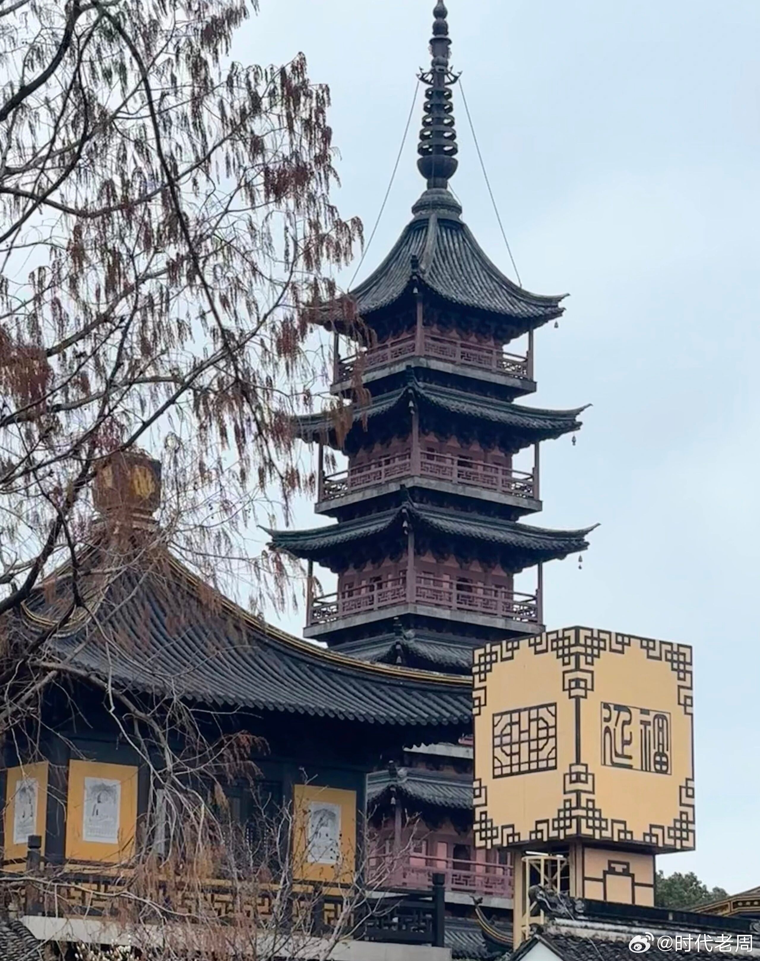 特别喜欢的一段话：车灯只能照亮五十米，但你依然能开完全程。当你不知道未来该怎么样