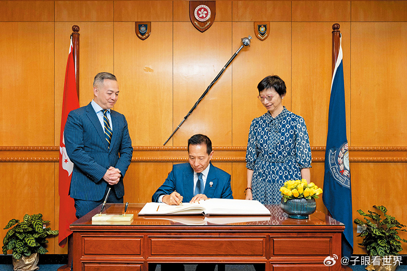 香港警务处为纪念已故邓肇坚爵士及感谢其家人一直对香港警队的支持，于本月(2026