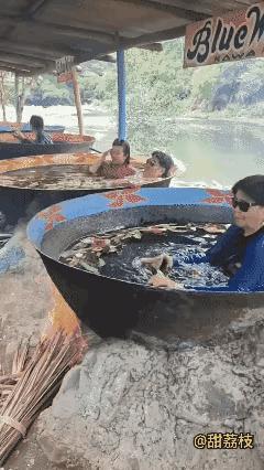这就叫吃饱撑的，
你赞成吗？

真要是养老金用不完了，
可以捐给山区做点贡献啊，