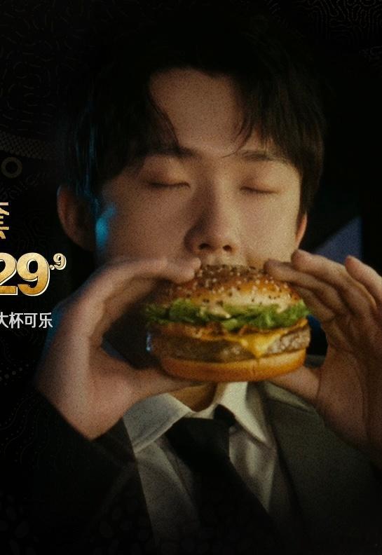 王楚钦麦当劳品牌代言人吃🍔 ​​​