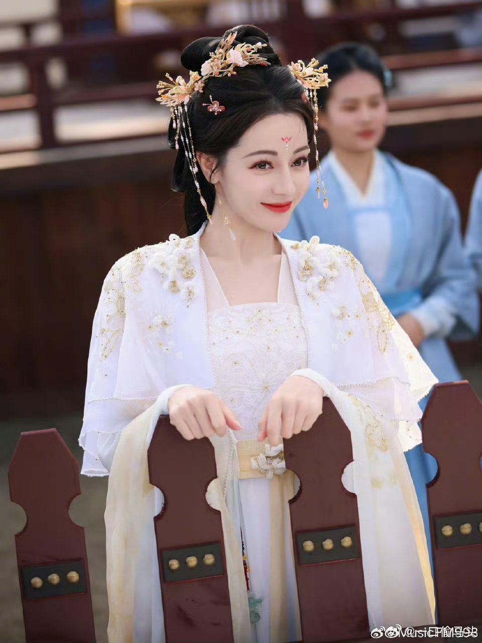 热巴贺思慕孤独又灿烂的神贺思慕战力拉满却五感全失，活成黑白默片四百年！第一次看见