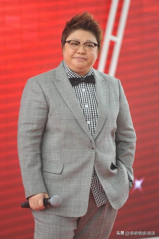 韩红为何被称为“内娱活人”内娱清流韩红凭啥获封“活人”？别人立人设，她敢怒敢言；