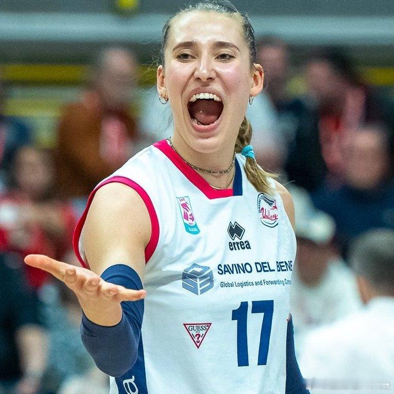 ❓ 谁是排球界女排运动员中最强的发球手？⚡️ 安娜·达内西：叶卡捷琳娜·安特罗波