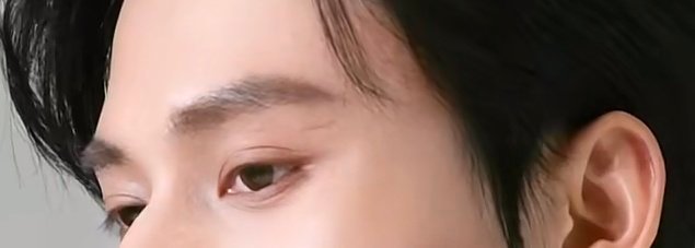 好喜欢江衡眼上的这个疤，画龙点睛一样给这张帅气的狗脸添上一抹邪性，莫名其妙的很涩