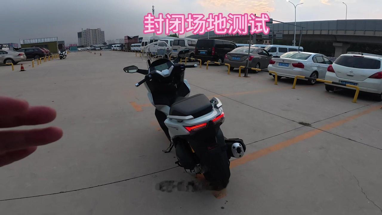 刚借到五羊本田NWZ150试驾，体验远超预期。
🚗挂D档行驶，发动机起速快低扭