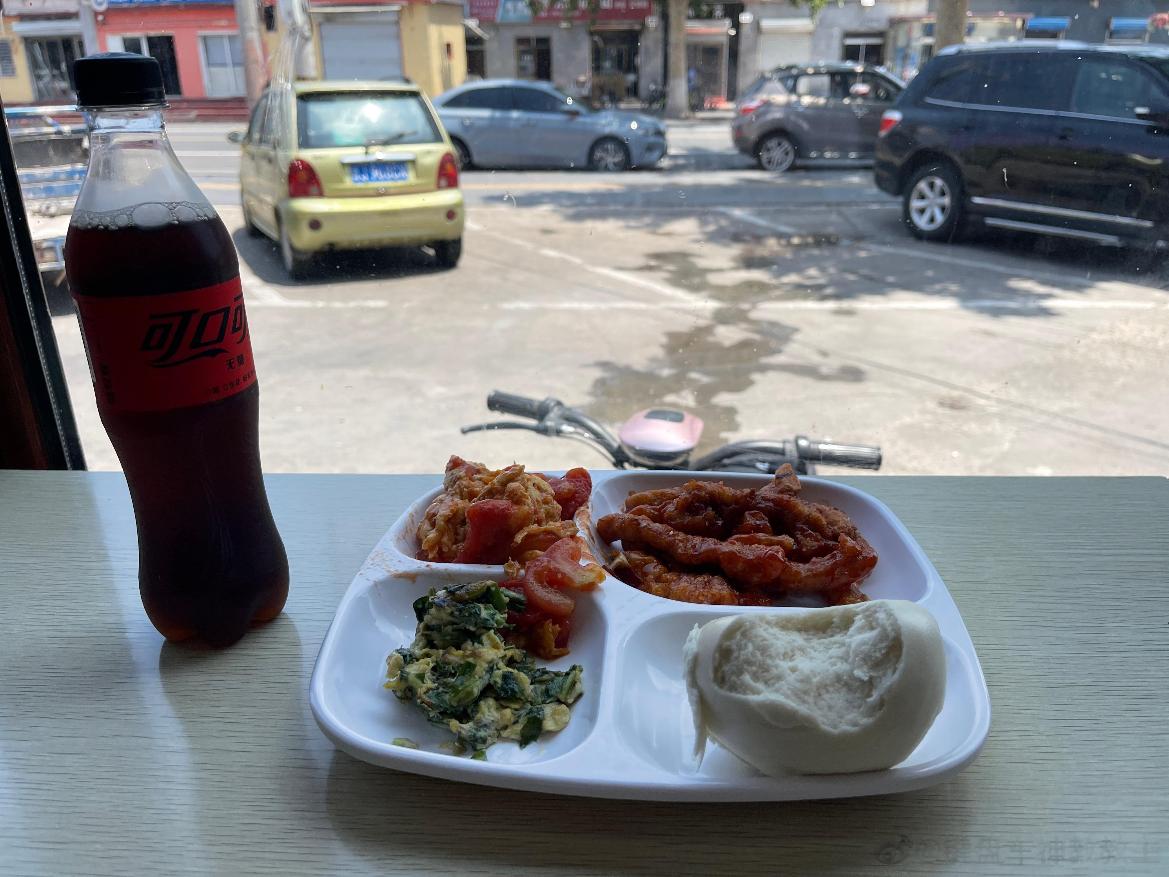 又来吃挂壁饭，但坐吧台... ​​​