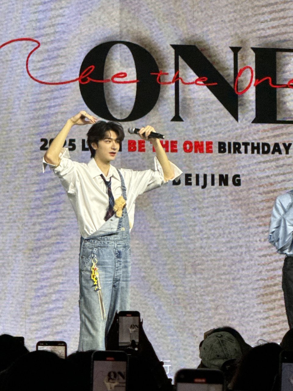 林一撒娇五连拍  林一好可爱一大只  林一撒娇五连拍来啦，刚跳完可爱的小熊舞，就