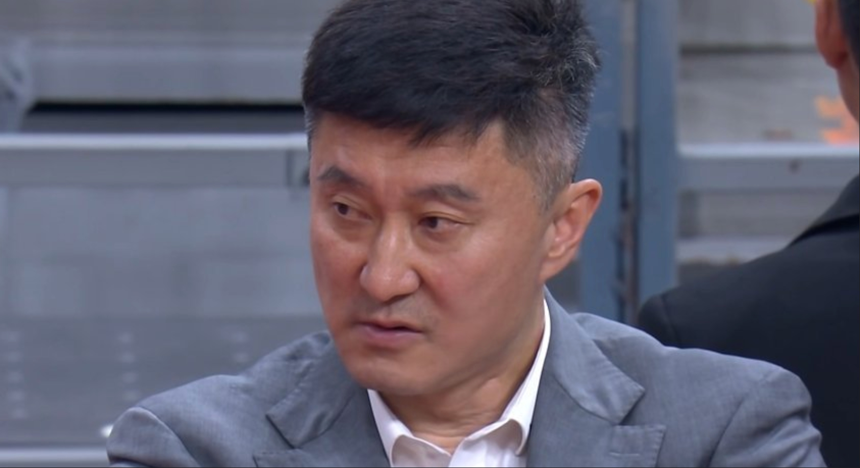 万万没想到榜二榜三的竞争是如此。。。最大分差是51分广东男篮40分惨败上海男篮张