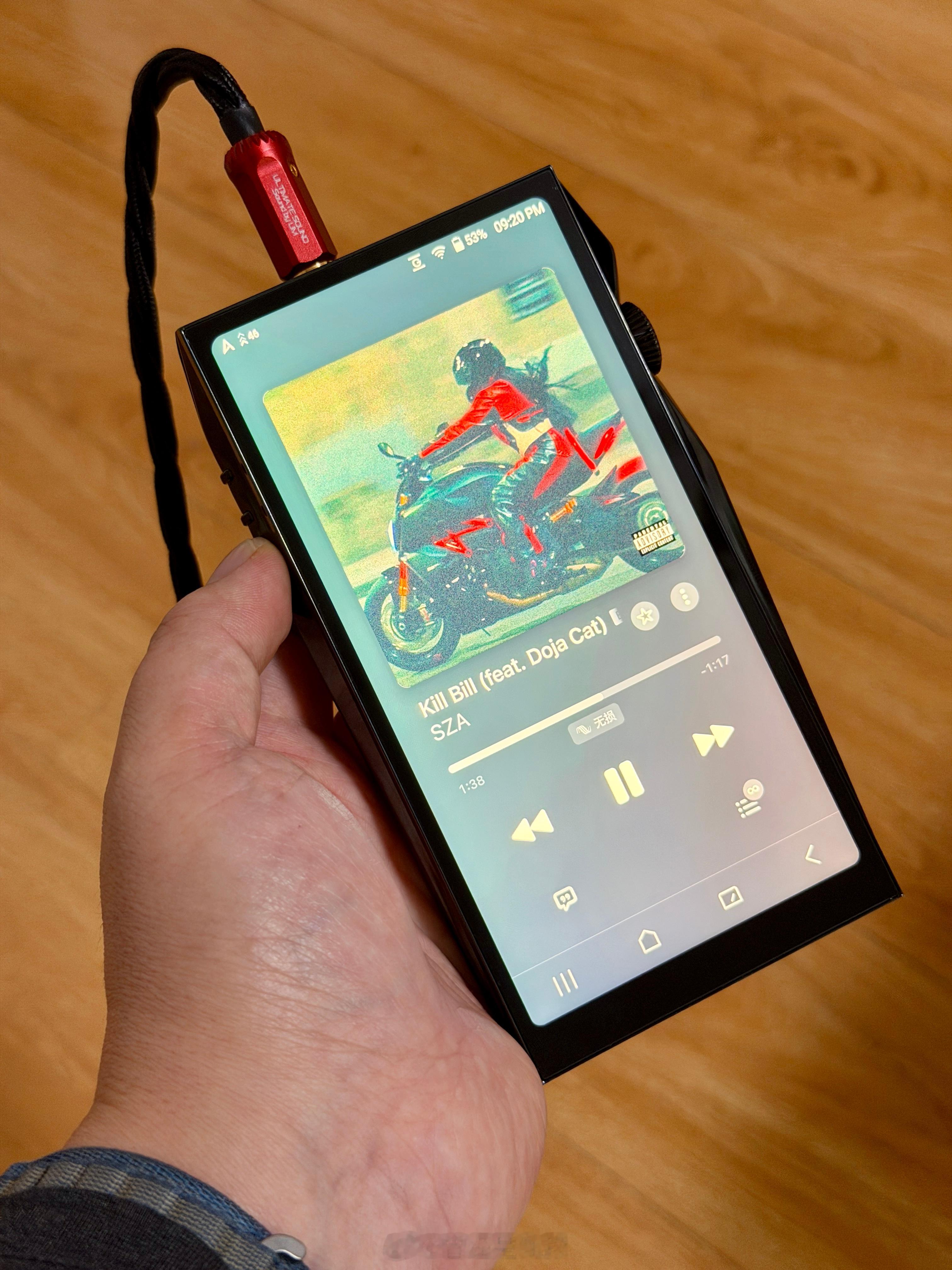 摩托佬狂喜，刷到一张骑杜卡迪大魔鬼的专辑，而且还挺好听的耳机发烧友摩托车