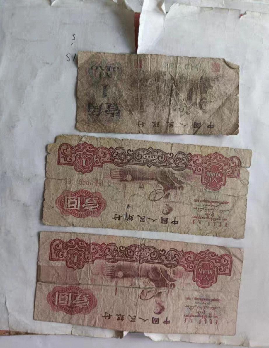 一直觉得家里很穷
直到我发现我妈一个秘密
我才改变自己的错误观念
有一次我妈从抽