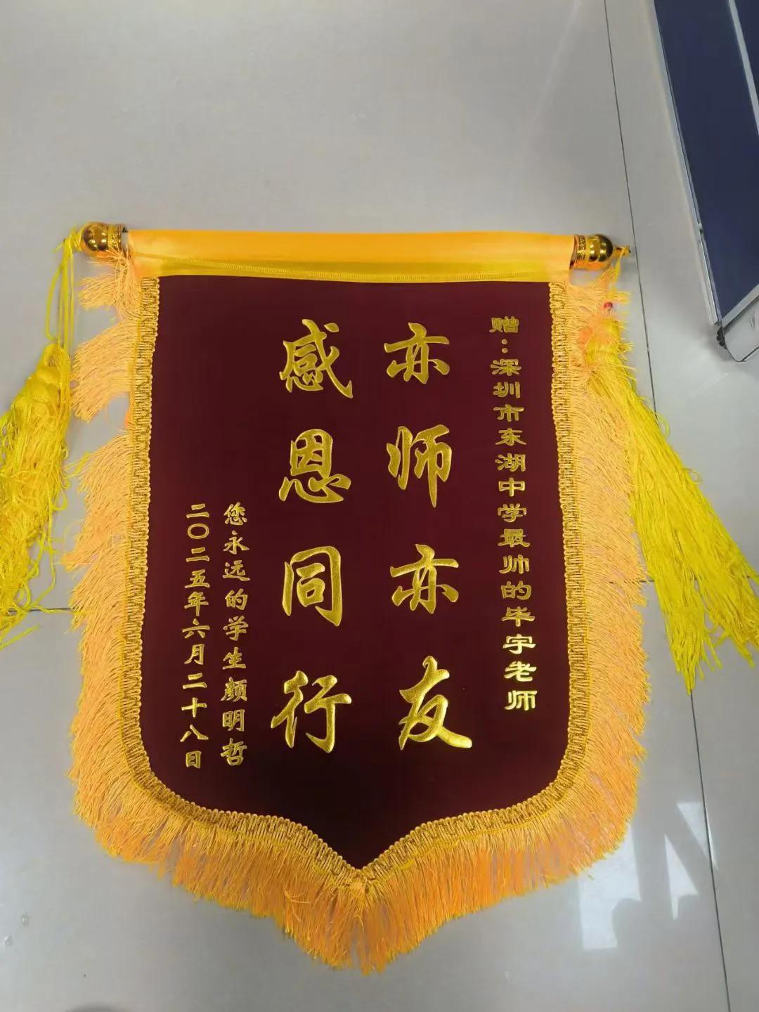 去深圳
      龙安

从婺源坐高铁去深圳，火车
要在江西境内绕一大圈，从上