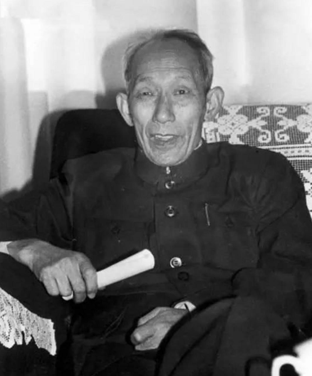 文强这个名字，在黄埔四期生里或许不算最显赫，但他的人生轨迹却极具代表性。作为湖南