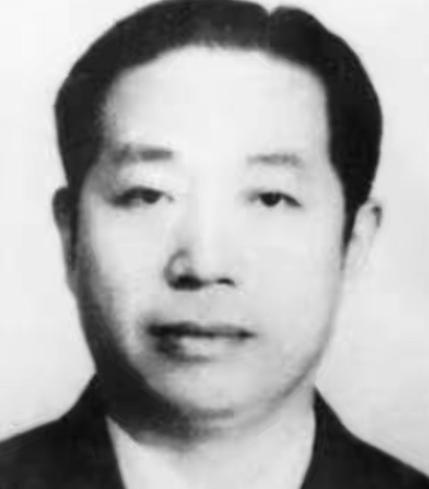 1937年，华克之两次刺蒋失败，历经千心万里来到延安，怎料，毛主席见面后的第一句