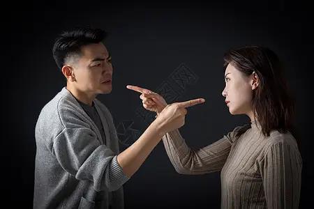 情感方程式：态度大于逻辑，共情胜于对错

今儿咱们把这“情感显微镜”拿出来，细细