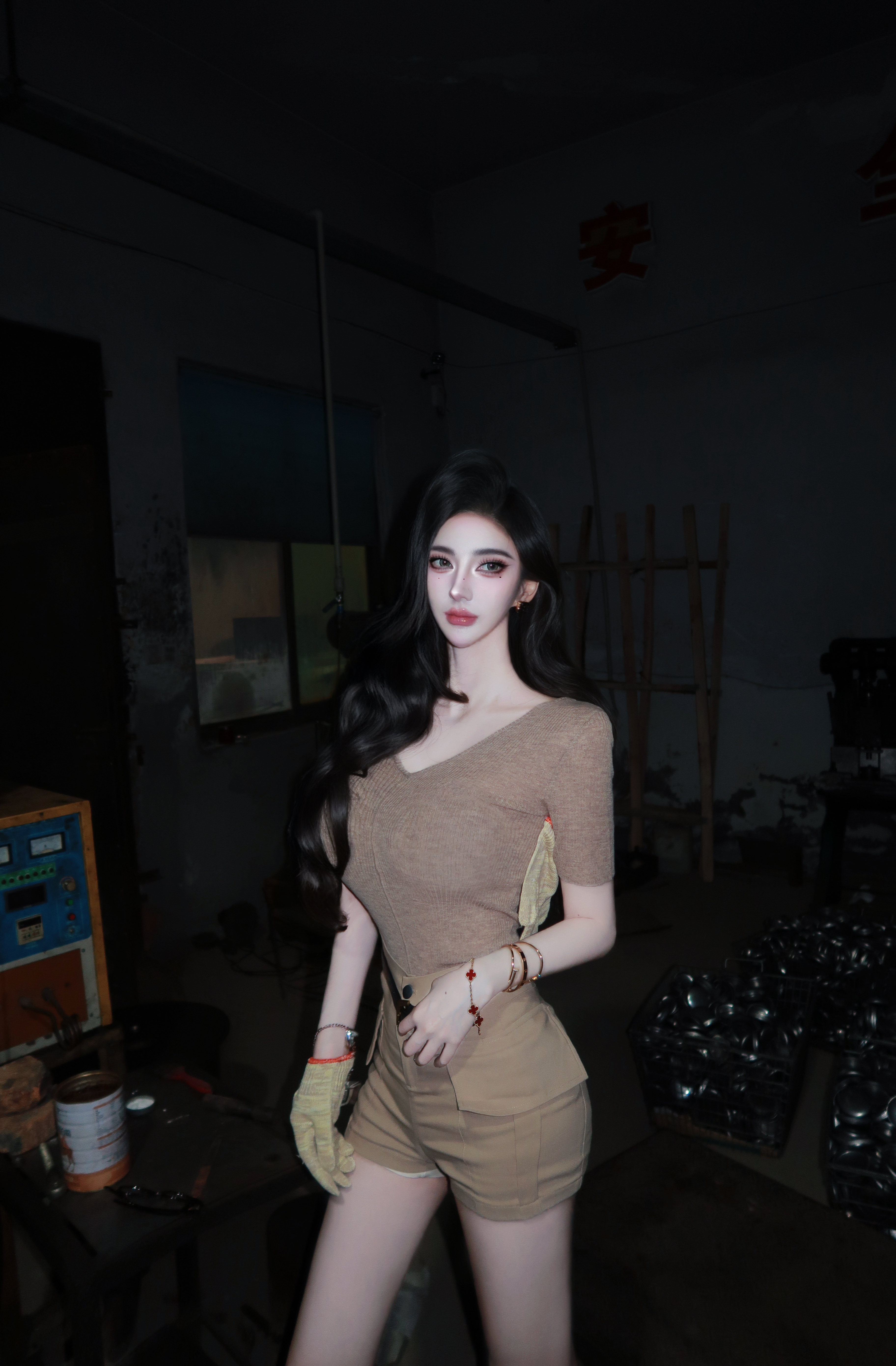 老弟抛开着五金厂不谈我是不是你见过最美的女人 ​​​