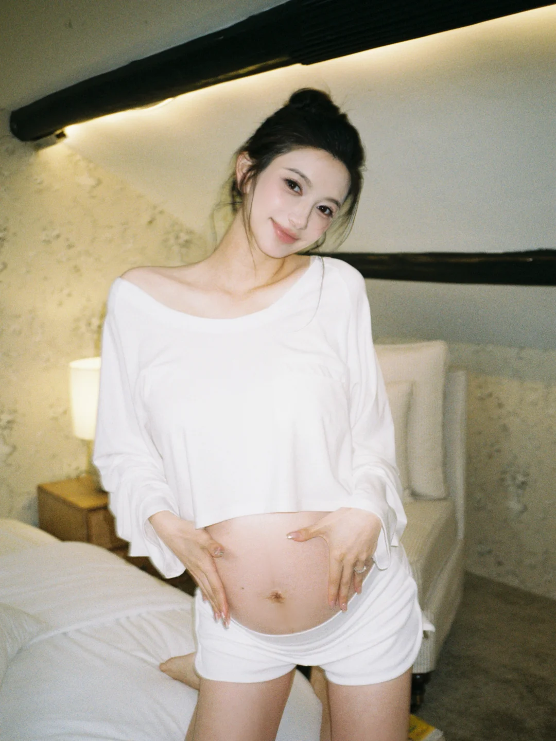 给张佐佐拍组孕妇胶片写真