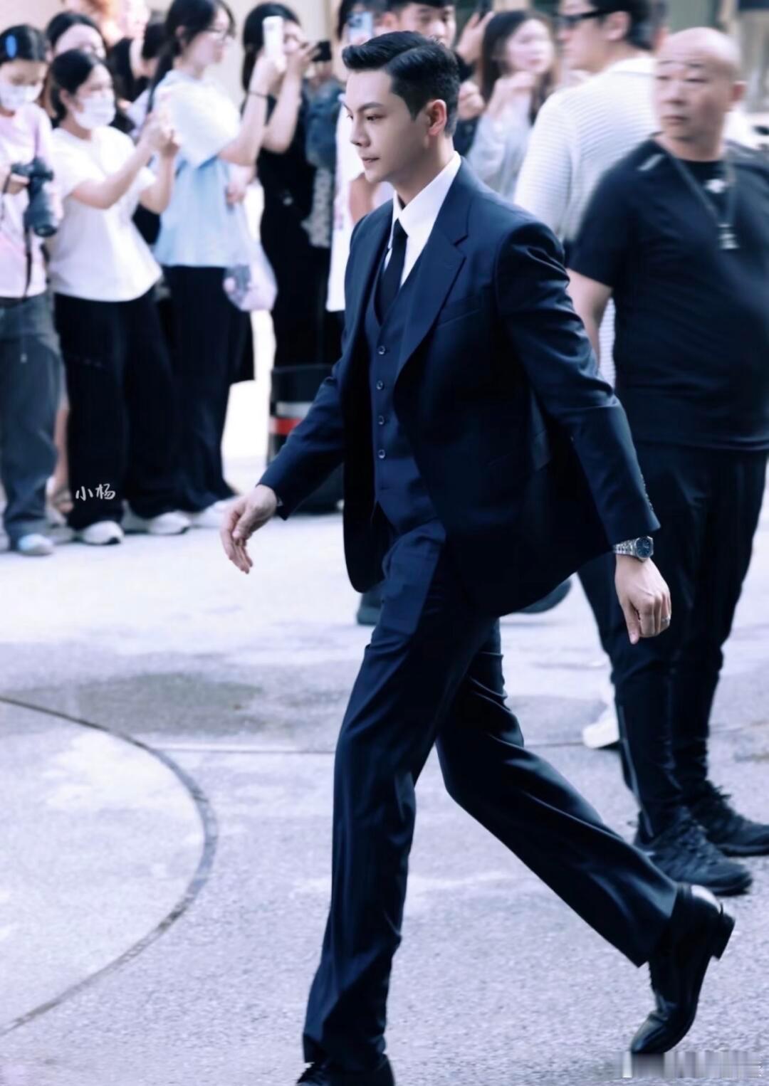 陈伟霆被自己的老鼠干丑到 粉丝整活真的太敢了，直接送上同款形象老鼠干，把陈伟霆整