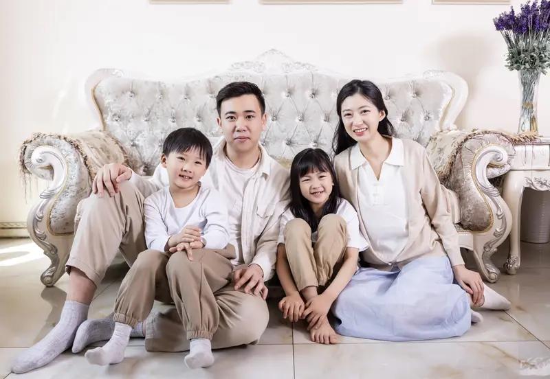 家庭和事业哪个更重要，这是个让人纠结的问题。很多人觉得事业为重，为了冲业绩错过家