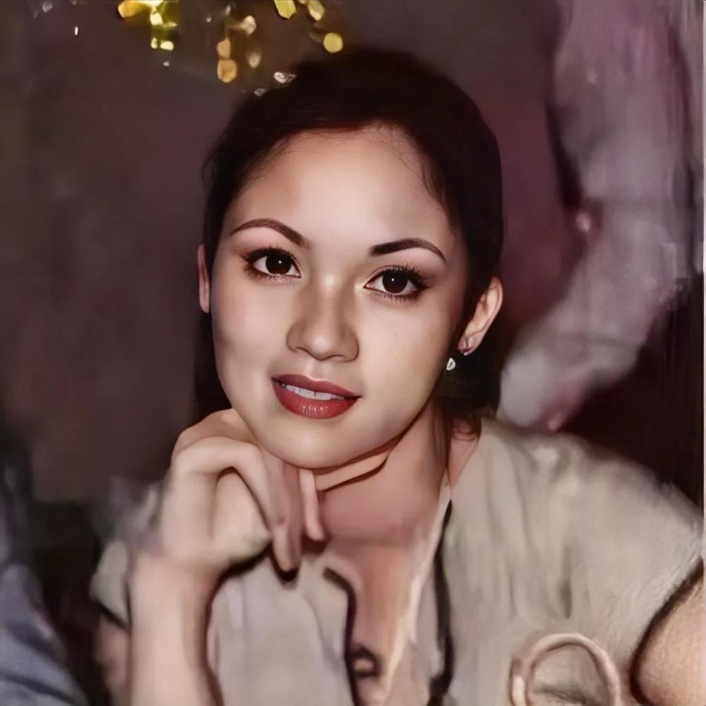 秦汉原配妻子邵乔茵原来这么美，秦汉又是这么的儒雅，一对般配的夫妻。
当年，如果没