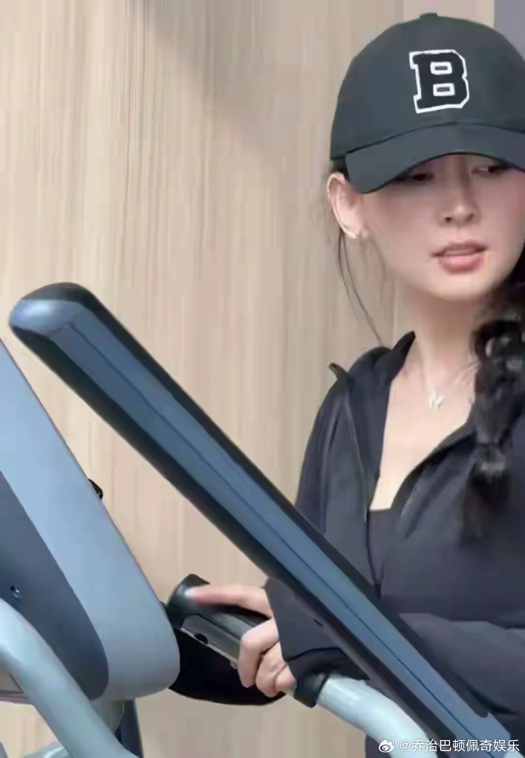 汪峰的快乐谁懂呀！现女友森林北健身照曝光 这身材柔韧度可以啊 ​​​