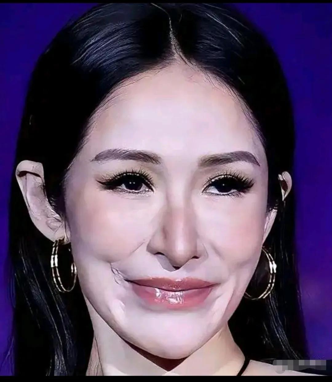 萧亚轩，这是见过最长的鹰钩鼻子。
