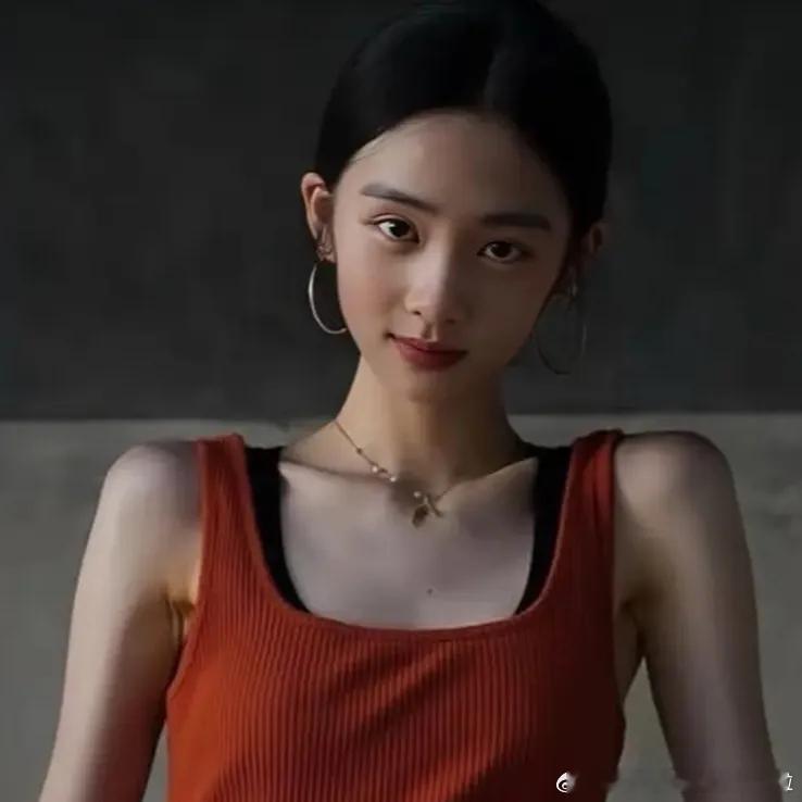 黄磊女儿黄多多现在很瘦，像节食瘦的，其实她进圈是可以的，毕竟颜值够，她的脸有一种