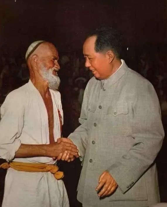 读《井冈山的斗争》，最大的感受不是打了什么胜仗！
而是毛主席那种“在死局里找活路